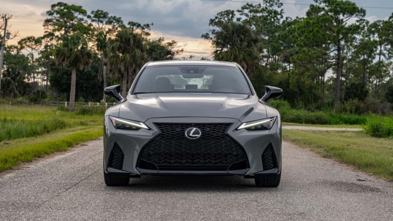 لکسوس IS500 آلتیمیت ادیشن با موتور V8 قدرتمند معرفی شد