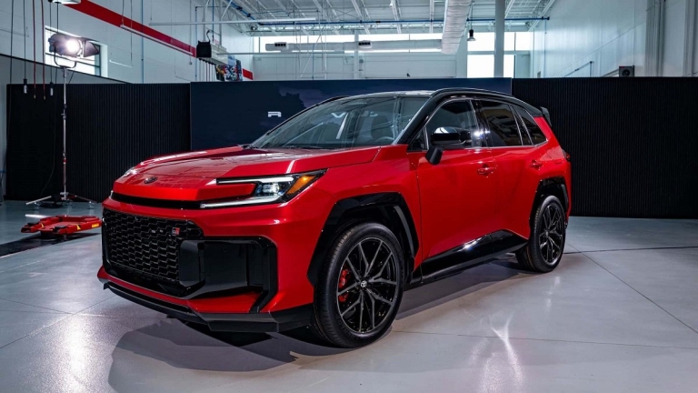 تویوتا RAV4 مدل ۲۰۲۶ معرفی شد، تمرکز بر پیشرانه هیبریدی و گسترش تیپ‌های اسپرت