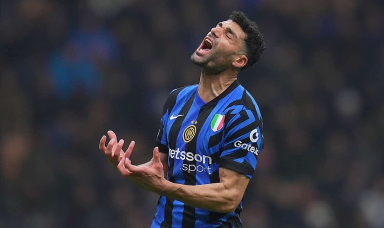 پشت پرده استقلالی نشدن مهدی طارمی!/ تاجر هوادار استقلال حاضر بود جریمه پرسپولیس را بدهد/ به علی دایی قول داده‌ام و زیر آن نمی‌زنم