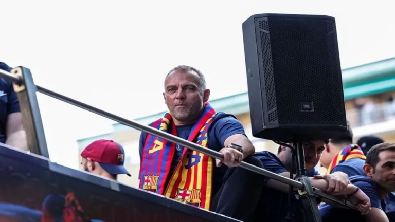 هانسی فلیک به شکلی که هرگز ندیده بودید؛ پدری مهربان وسط یک جشن شهری!