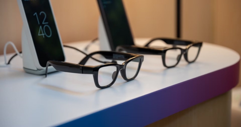 نگاه نزدیک رسانه‌ها به عینک هوشمند گوگل XR؛ سبک و هوشمند اما محدود