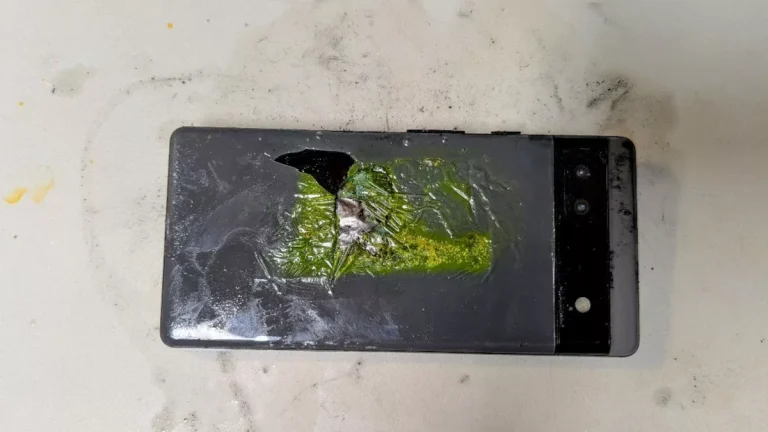 گوشی پیکسل 6a در فاصله چند سانتی‌متری سر کاربر منفجر شد